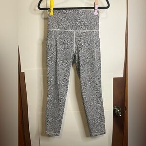 Athleta Women’s Size S Salutation Stash Pocket Leggings in Micro Cheetah Print